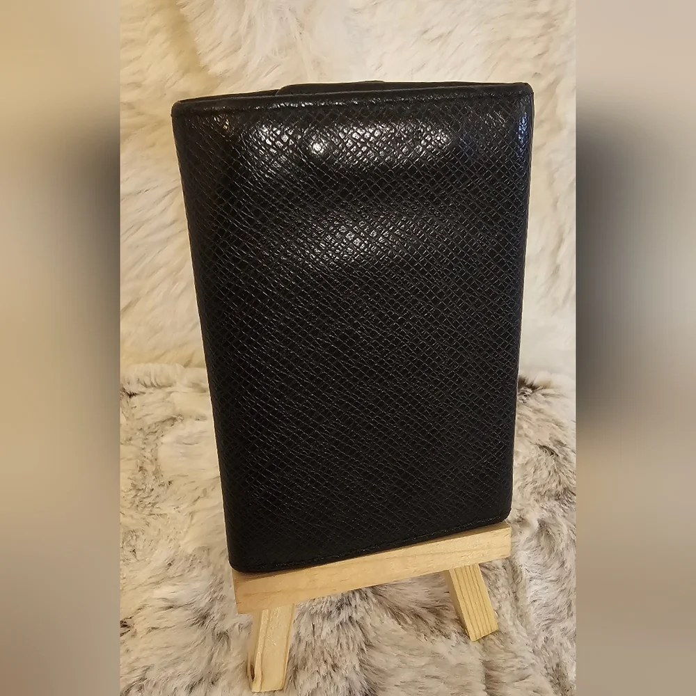 Louis Vuitton Black Epi Leather Key Holder Accessory - Picture 2 of 10